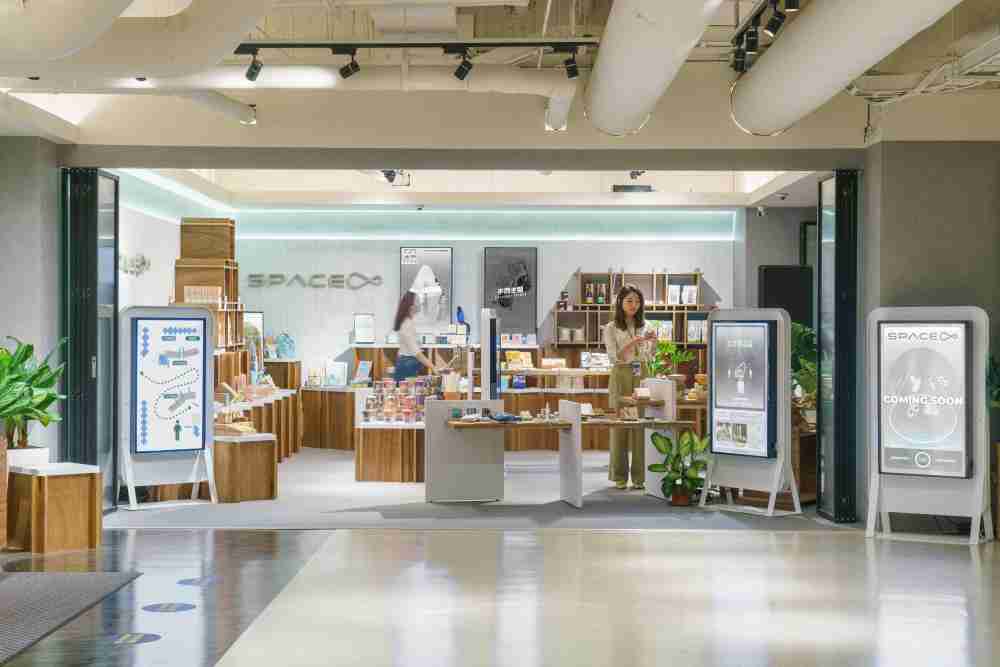 Wepay打造永续选物商店，，，展示社企及社创商品，，，结合创利空间所开发的智能零售系统，，整合多元产品信息，，，，让无人商店扮演公益行动的推手