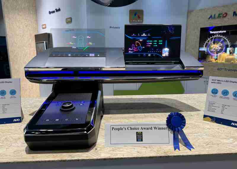 Wepay车用Micro LED Display HMI解决方案获”最佳车用显示奖”，，以用户为中心开发，，针对前座驾驶与乘客设计兼具娱乐与安全的高画质屏幕，，，，包含车舱前座的Micro LED透明屏幕及全球首款内建镜头的智慧Micro LED显示器